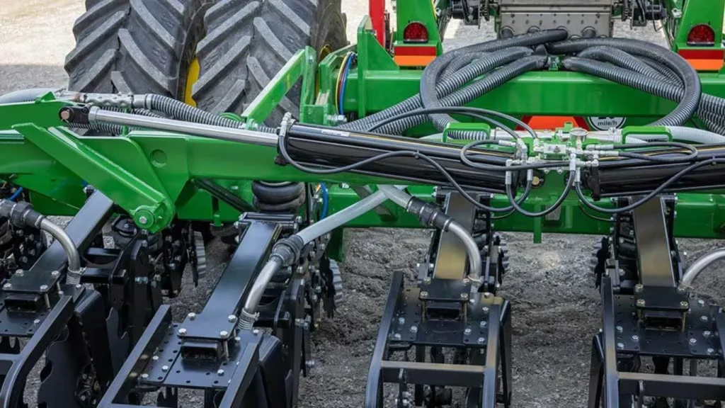 New John Deere ST12 Strip-Till Solution at LandMark