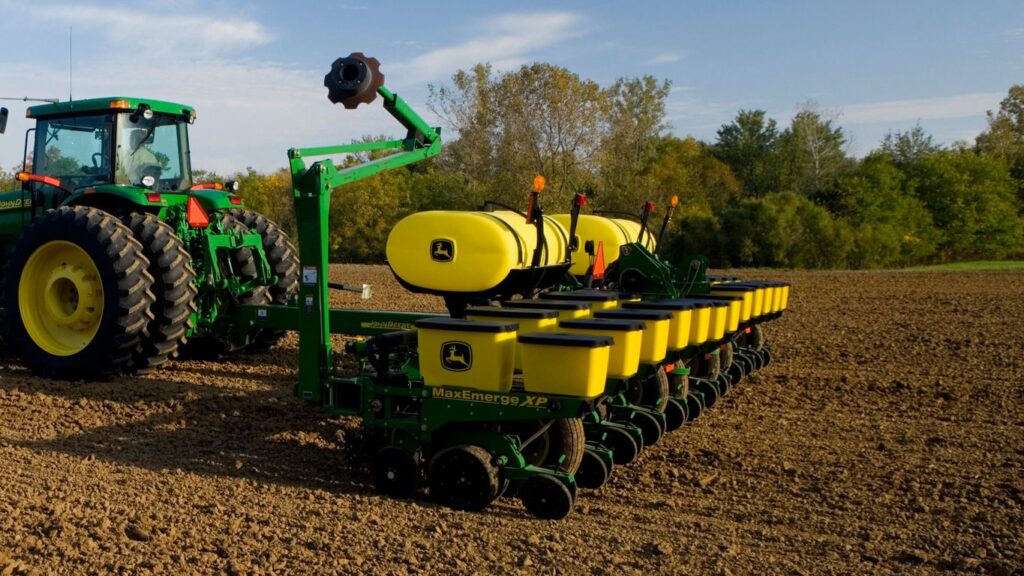 New John Deere 1765 Flex Drawn Planter at LandMark